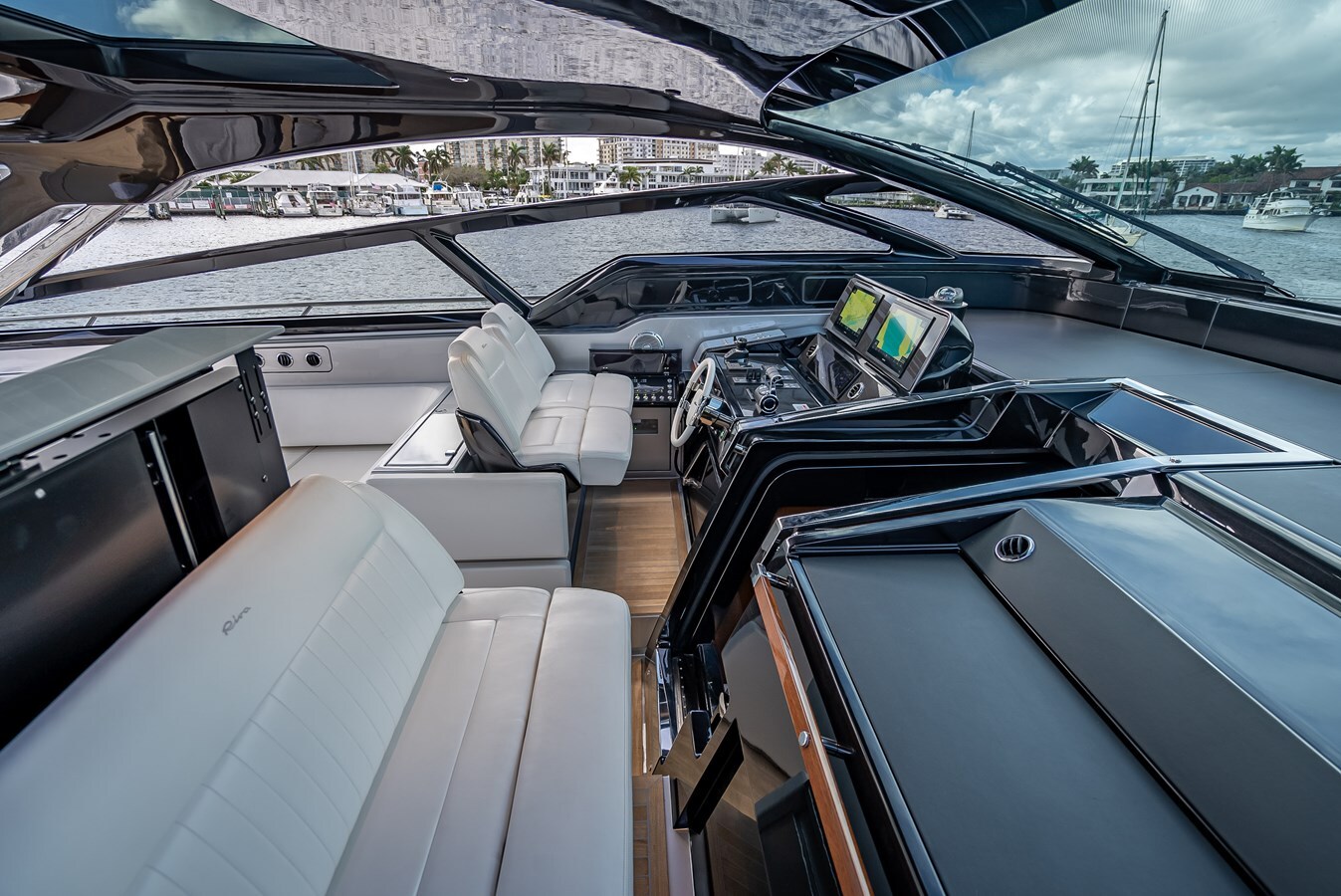 2023-riva-67-10-4ca7d5