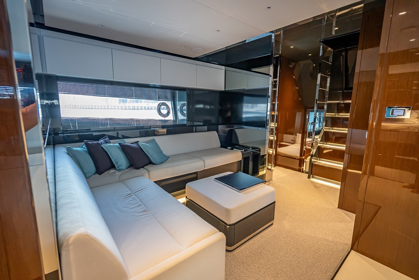 2023-riva-67-10-4ca7d5