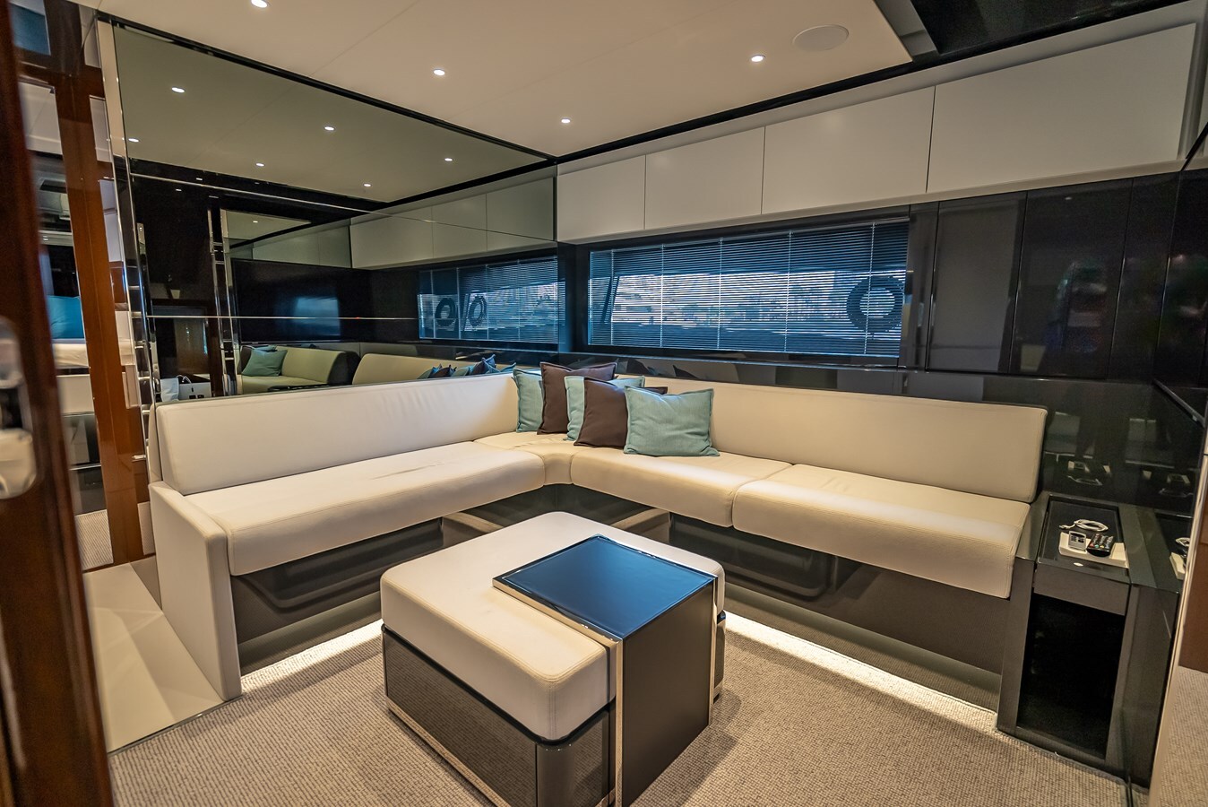 2023-riva-67-10-4ca7d5