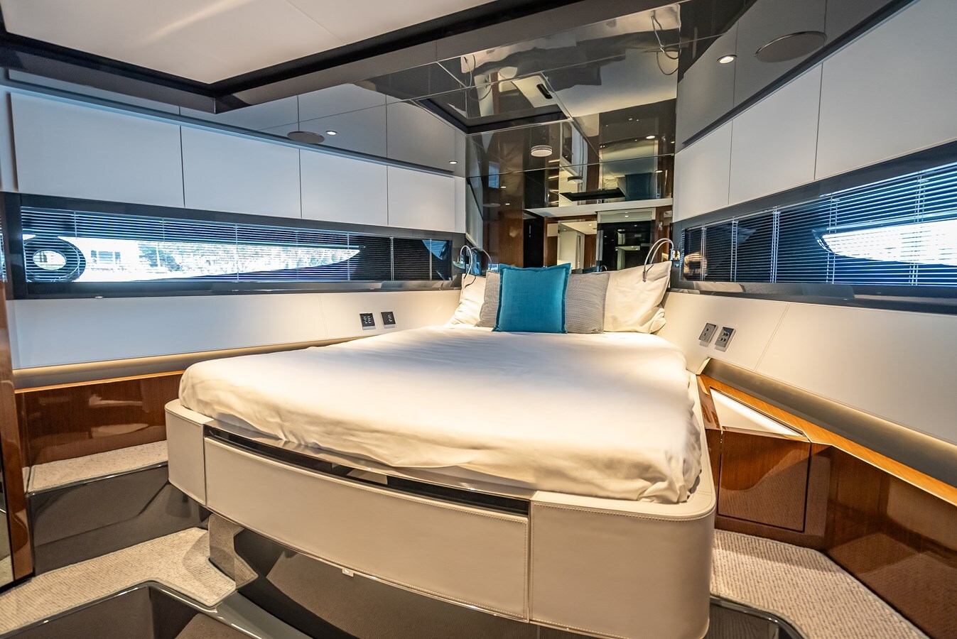 2023-riva-67-10-4ca7d5