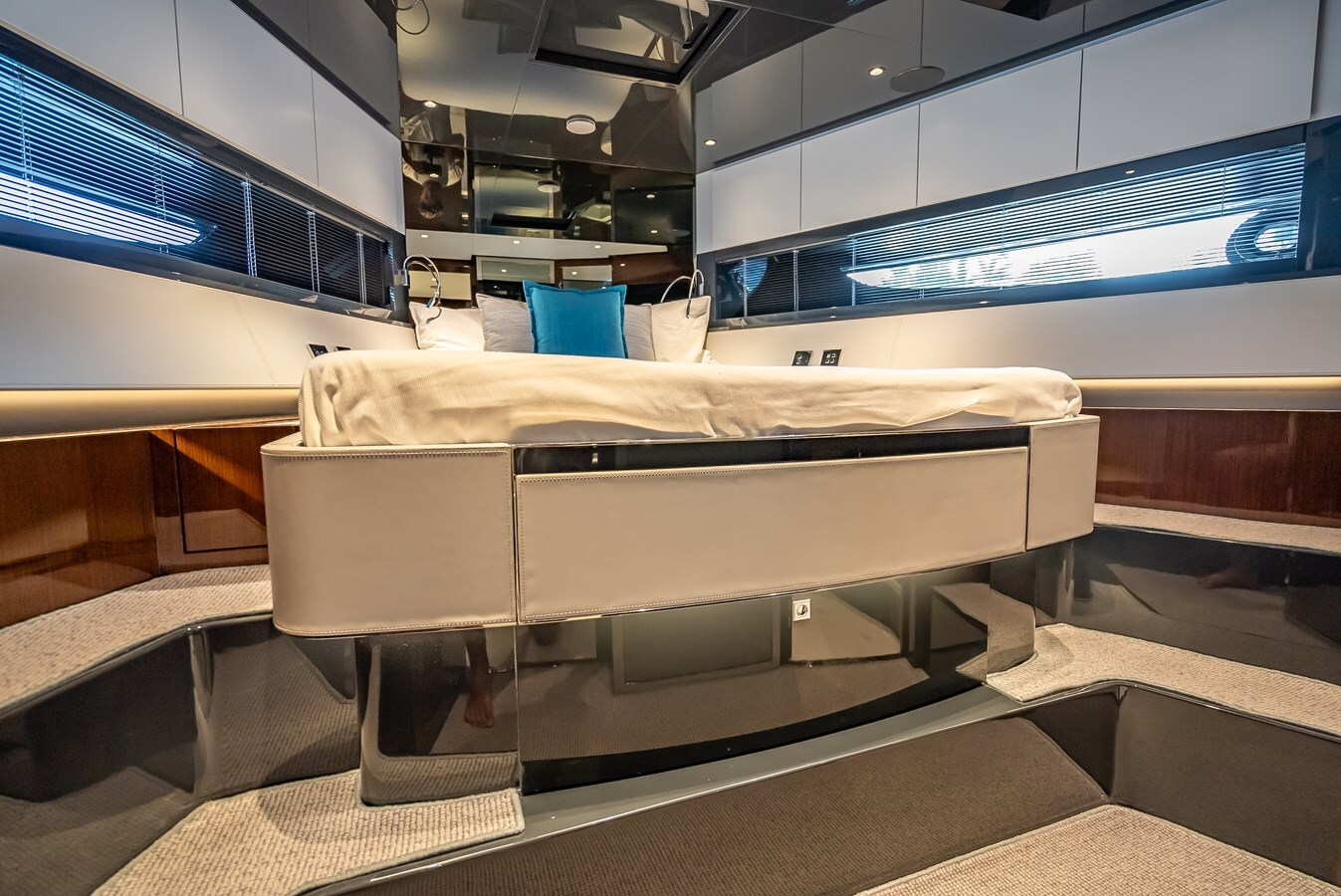 2023-riva-67-10-4ca7d5