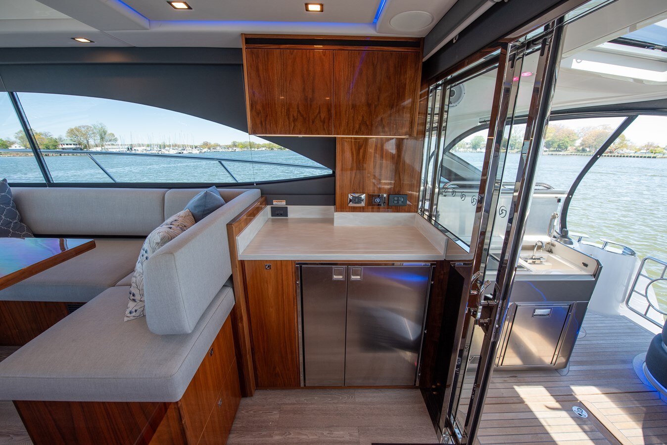 2023-riviera-46-2b6443