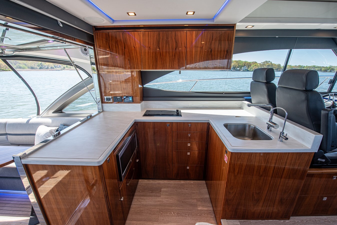 2023-riviera-46-2b6443