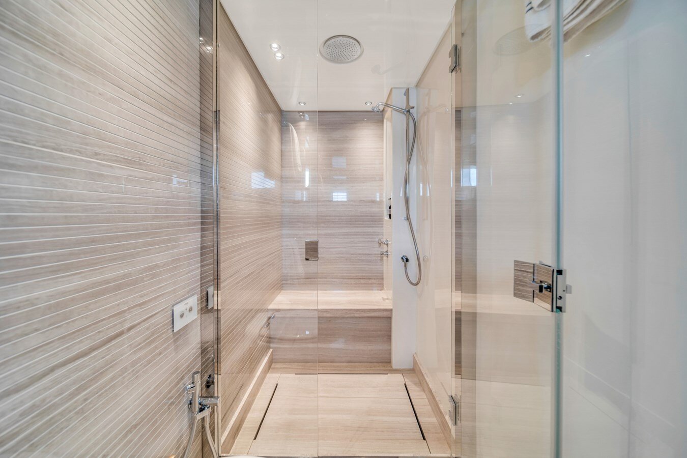 2023-sanlorenzo-87-8-92b3f7