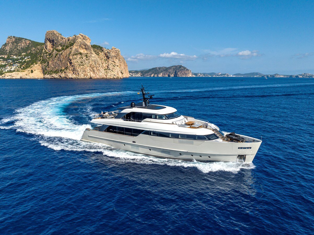 2023-sanlorenzo-94-11-aa9bf5