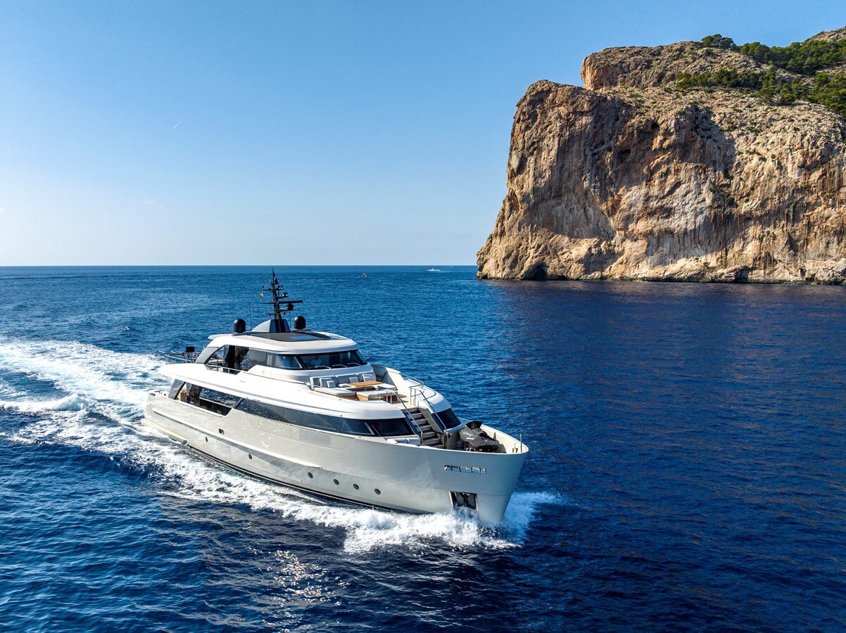 2023-sanlorenzo-94-11-aa9bf5