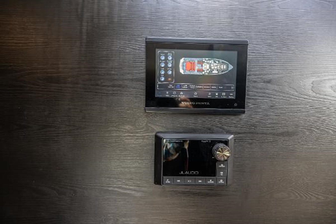 2023-vanquish-yachts-58-8-f25e2f