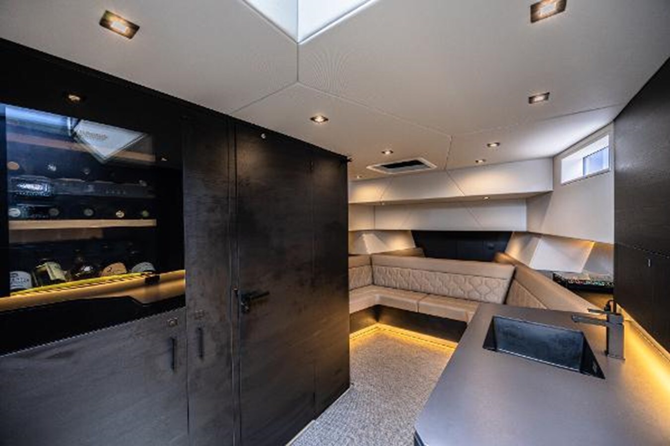 2023-vanquish-yachts-58-8-f25e2f