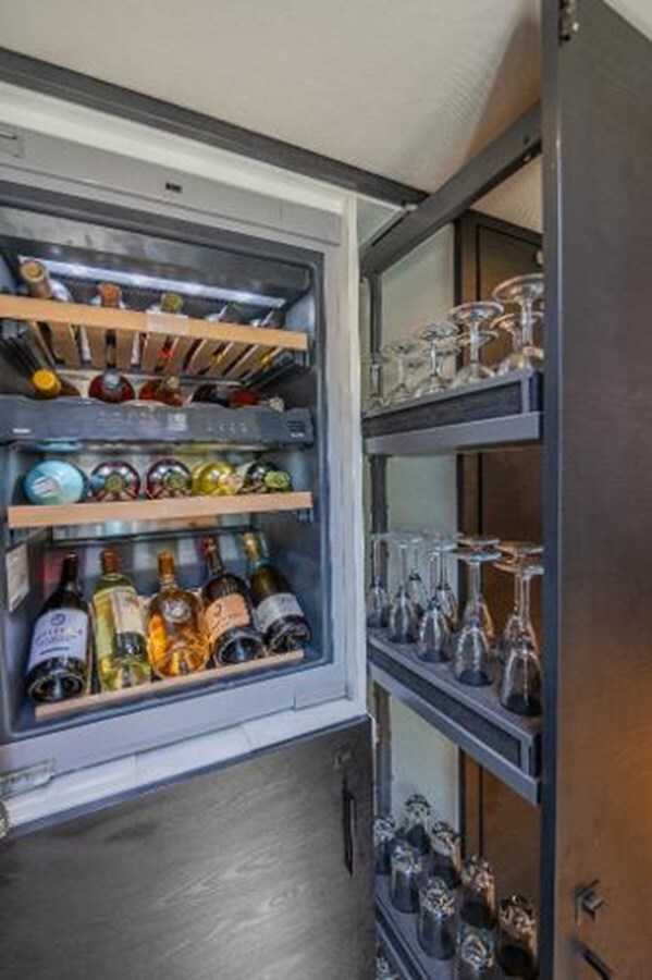 2023-vanquish-yachts-58-8-f25e2f