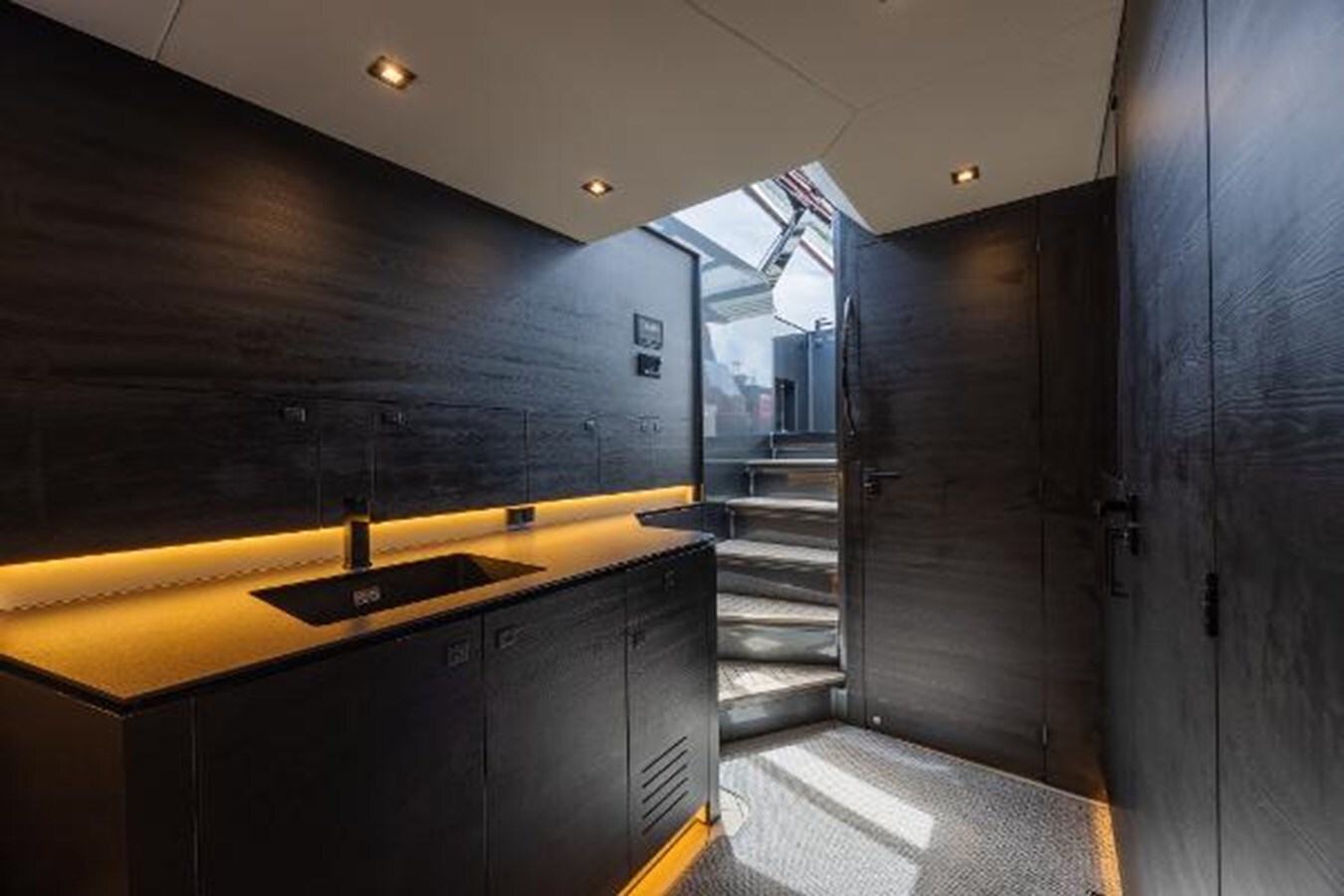 2023-vanquish-yachts-58-8-f25e2f