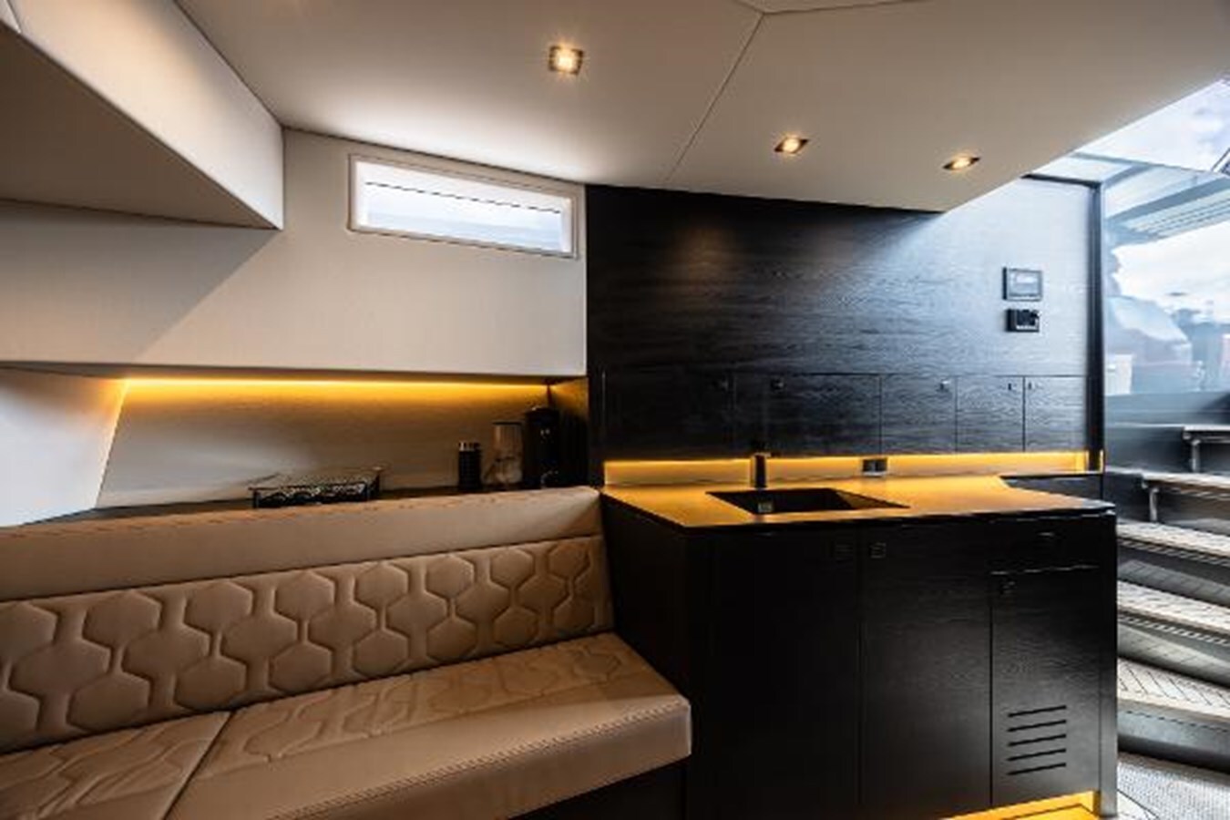 2023-vanquish-yachts-58-8-f25e2f