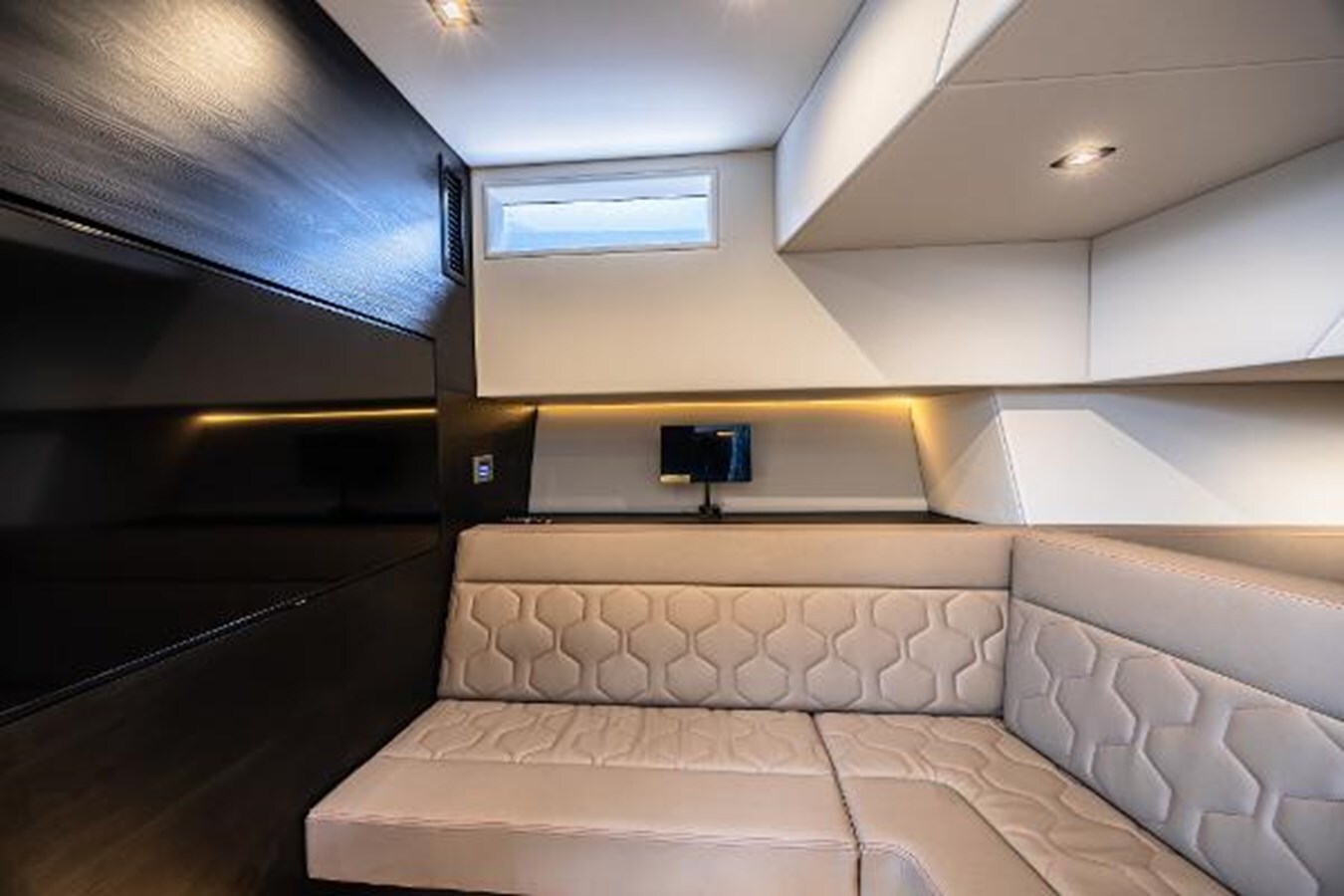 2023-vanquish-yachts-58-8-f25e2f