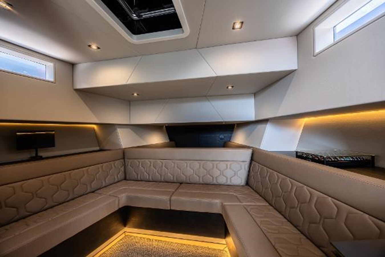 2023-vanquish-yachts-58-8-f25e2f