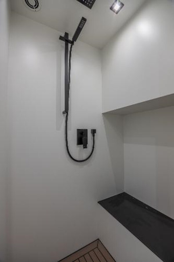 2023-vanquish-yachts-58-8-f25e2f