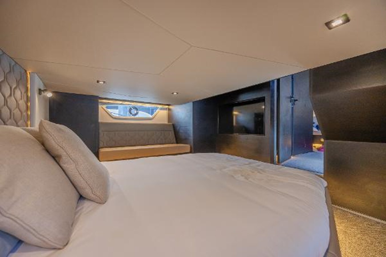 2023-vanquish-yachts-58-8-f25e2f