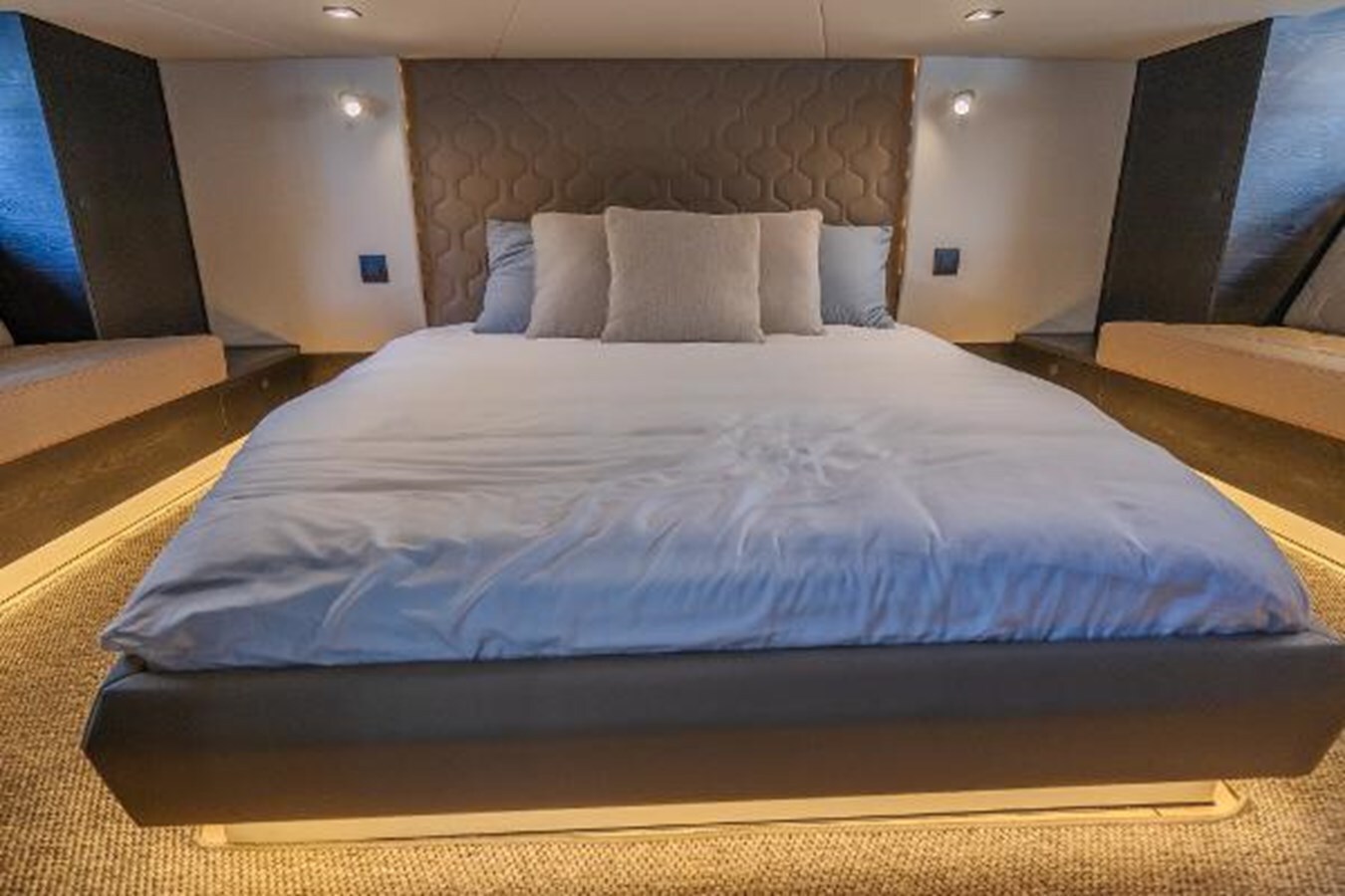 2023-vanquish-yachts-58-8-f25e2f