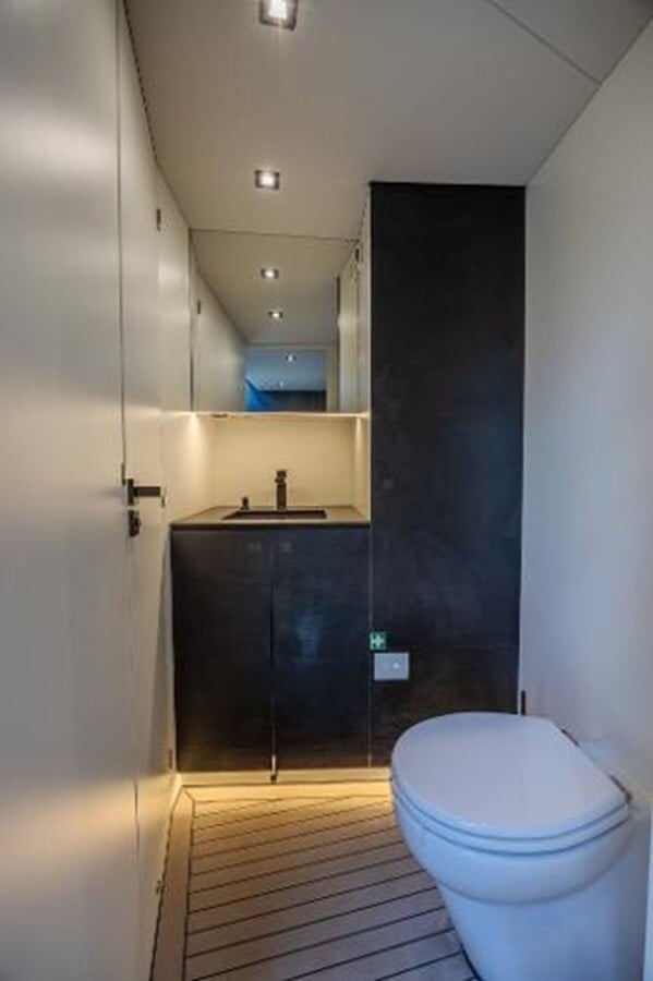 2023-vanquish-yachts-58-8-f25e2f