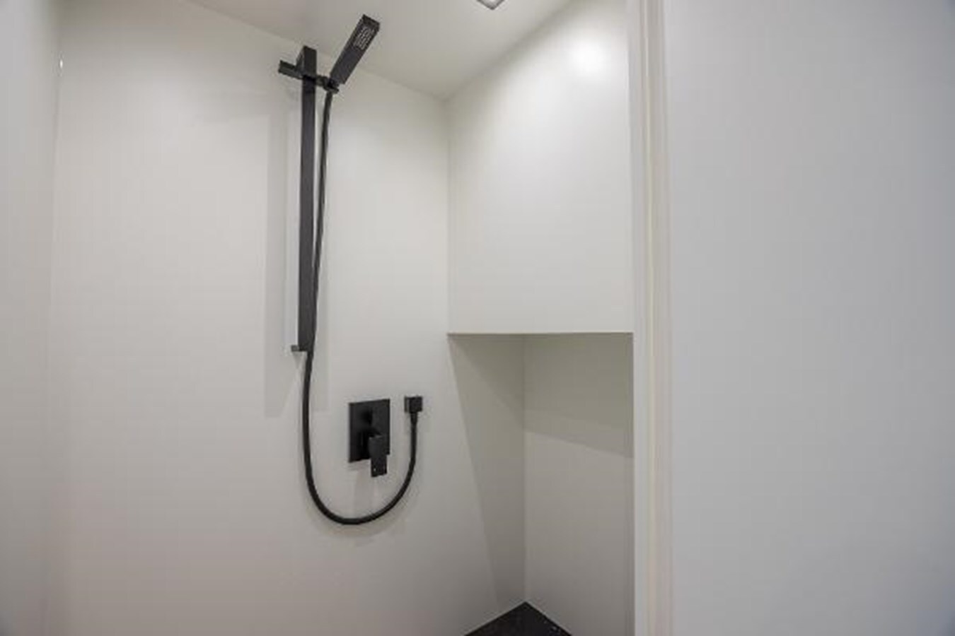 2023-vanquish-yachts-58-8-f25e2f