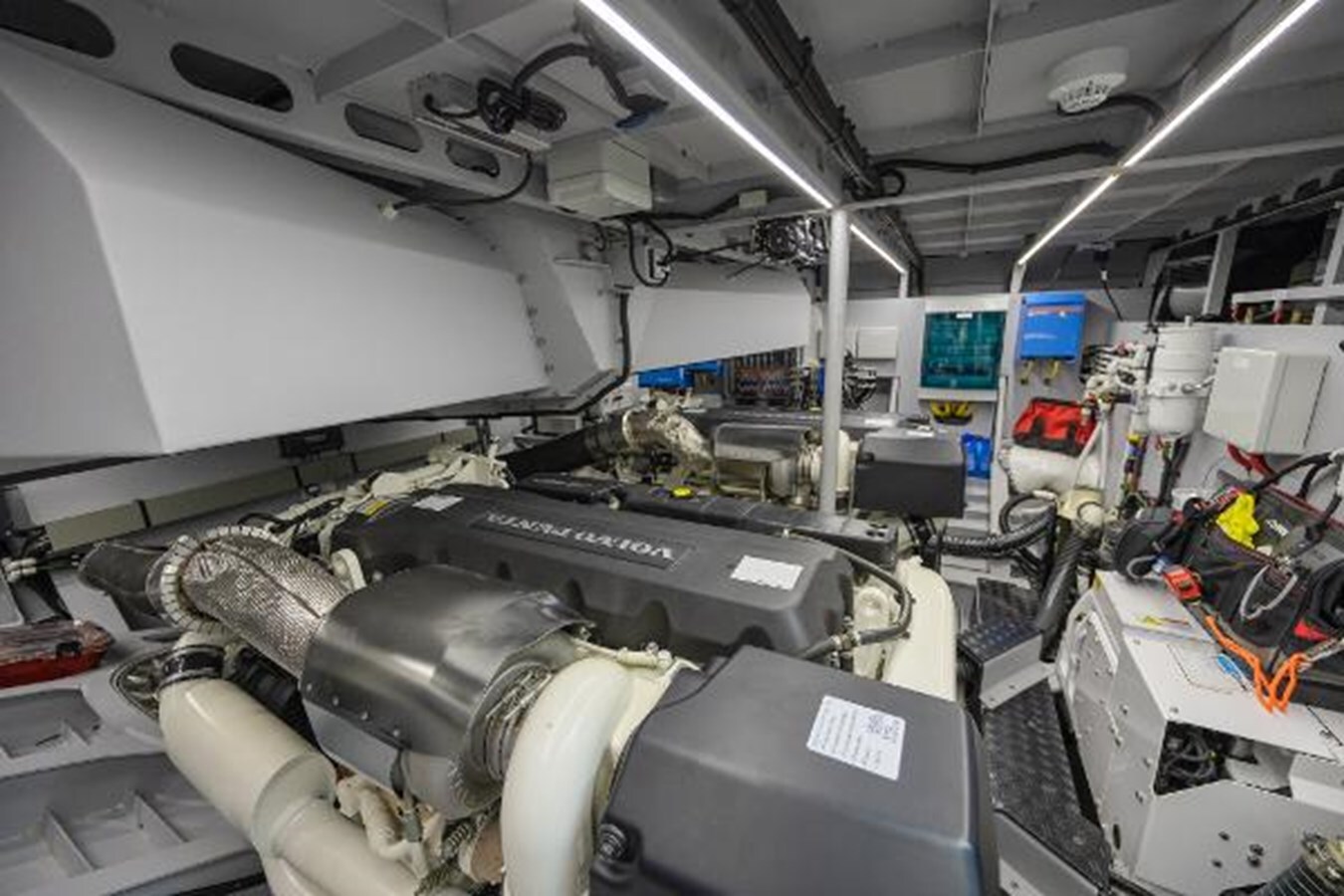 2023-vanquish-yachts-58-8-f25e2f