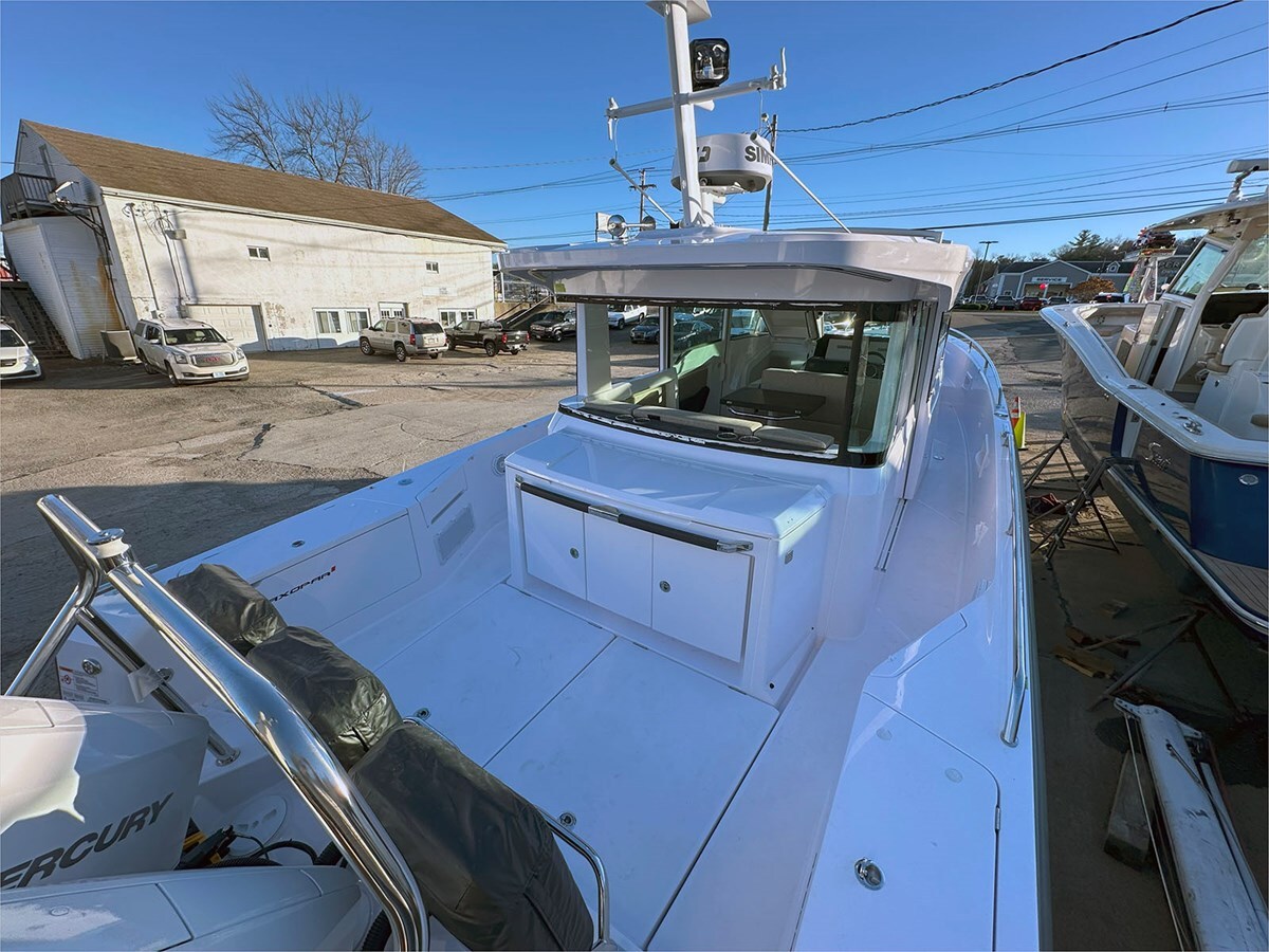 2024-axopar-37-1-54fa4f