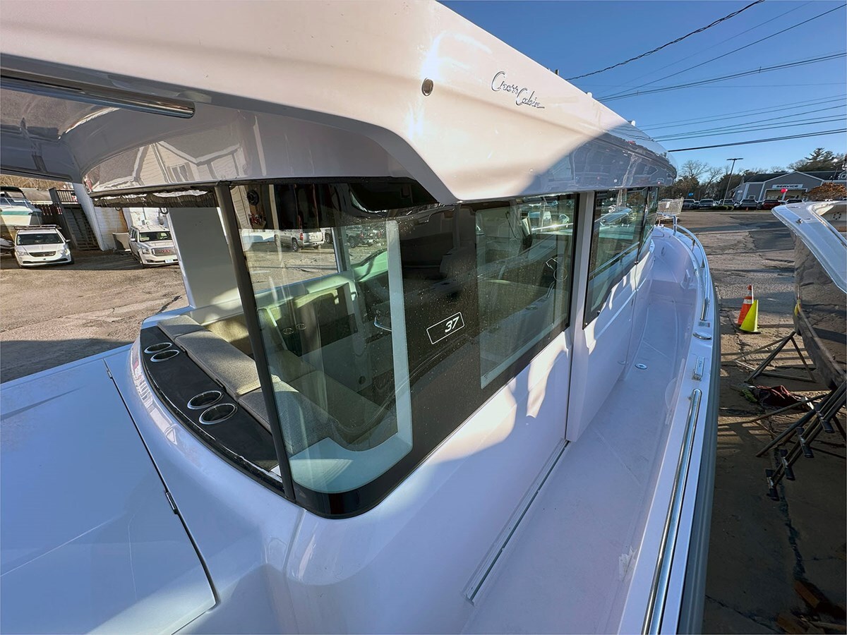 2024-axopar-37-1-54fa4f