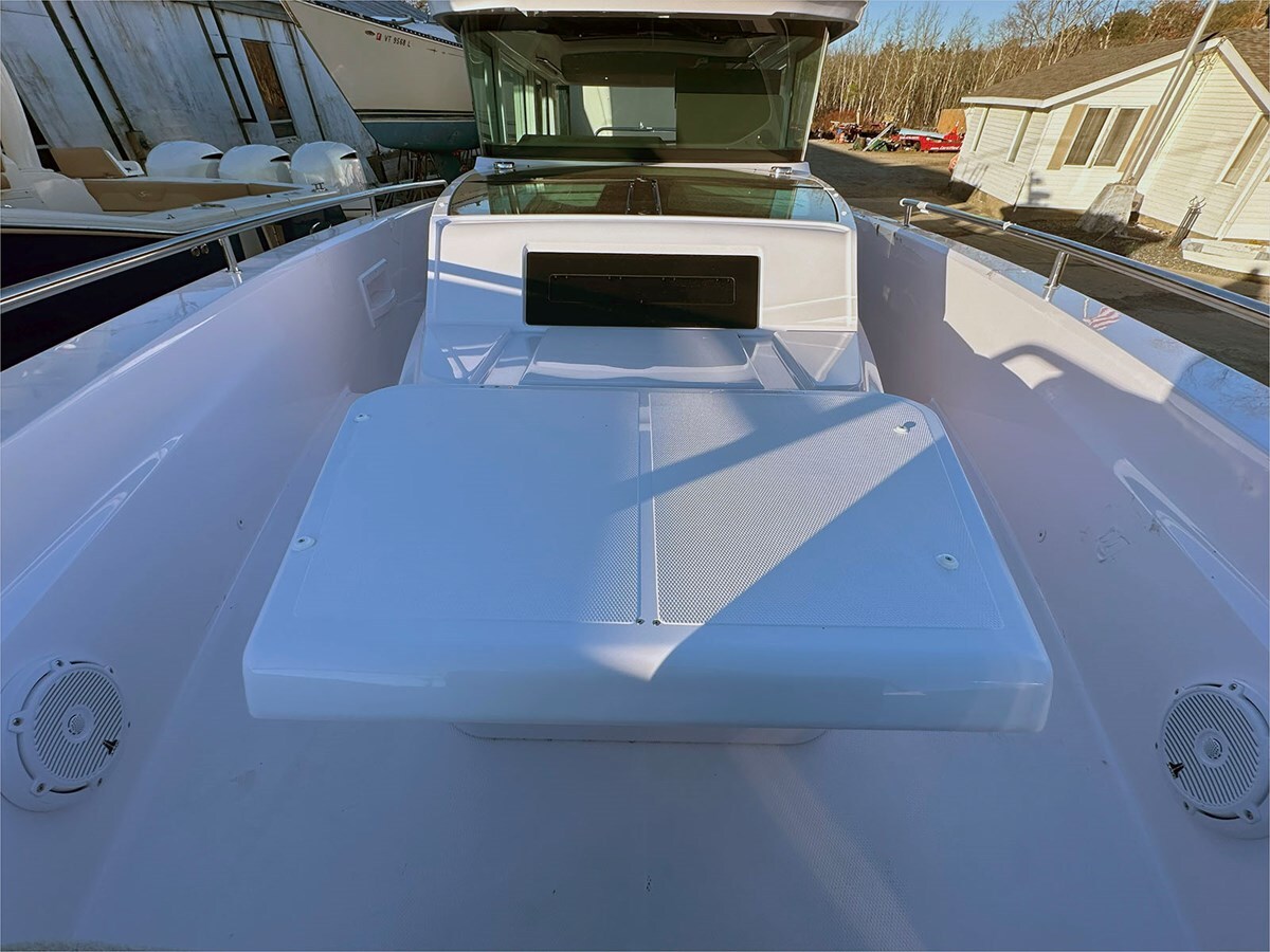 2024-axopar-37-1-54fa4f