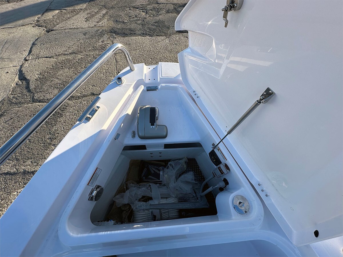 2024-axopar-37-1-54fa4f