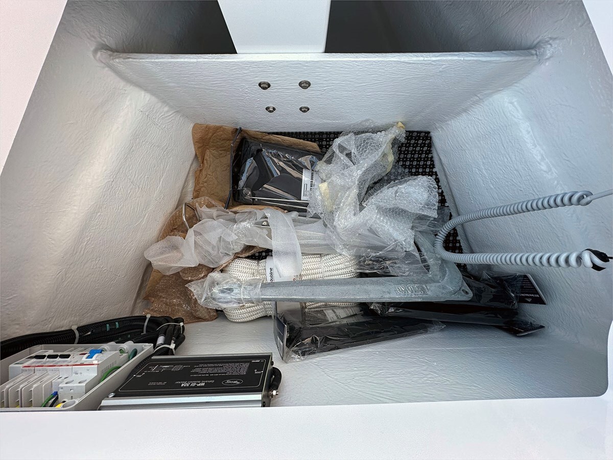 2024-axopar-37-1-54fa4f