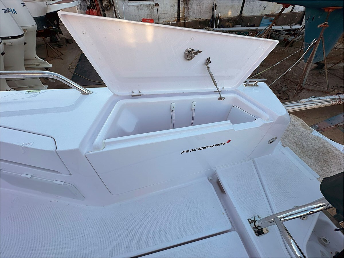 2024-axopar-37-1-54fa4f