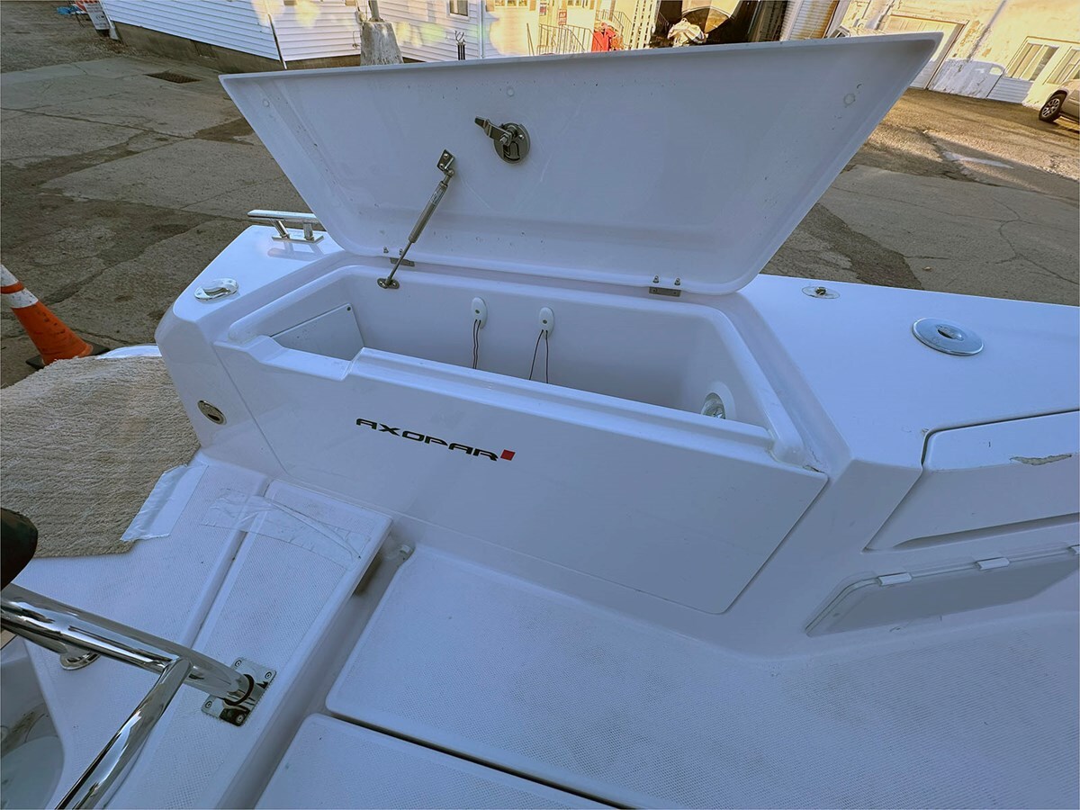 2024-axopar-37-1-54fa4f