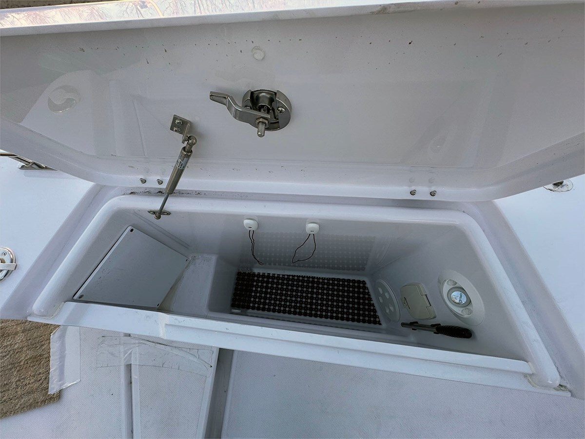 2024-axopar-37-1-54fa4f