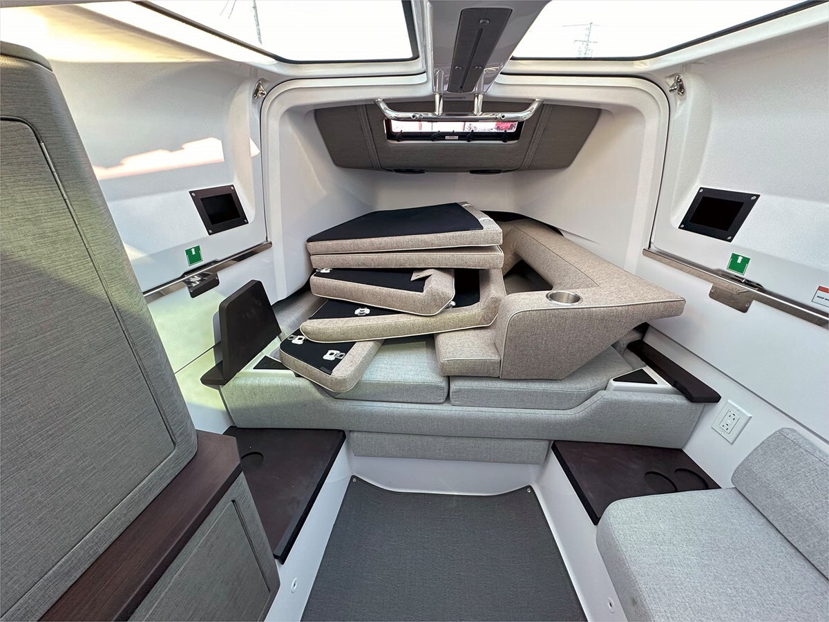 2024-axopar-37-1-54fa4f