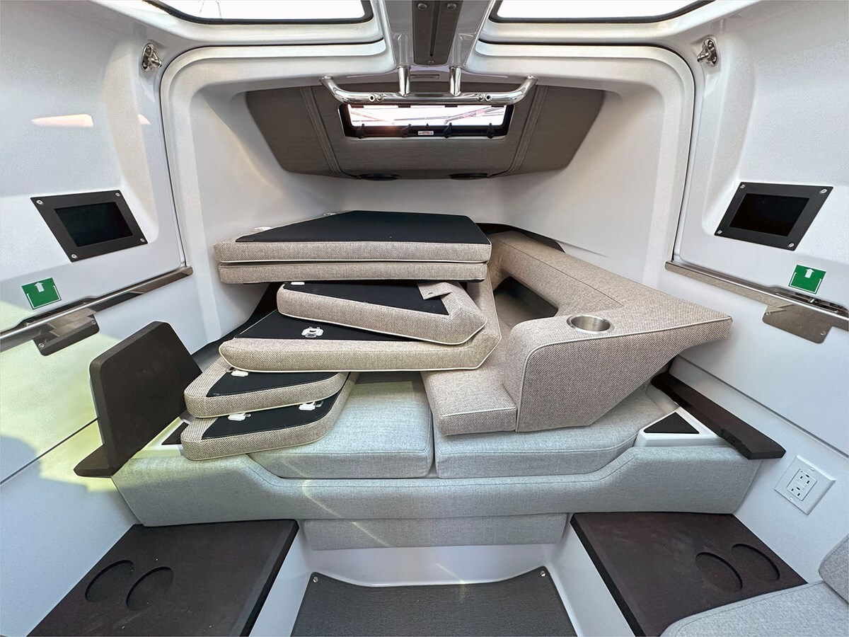 2024-axopar-37-1-54fa4f