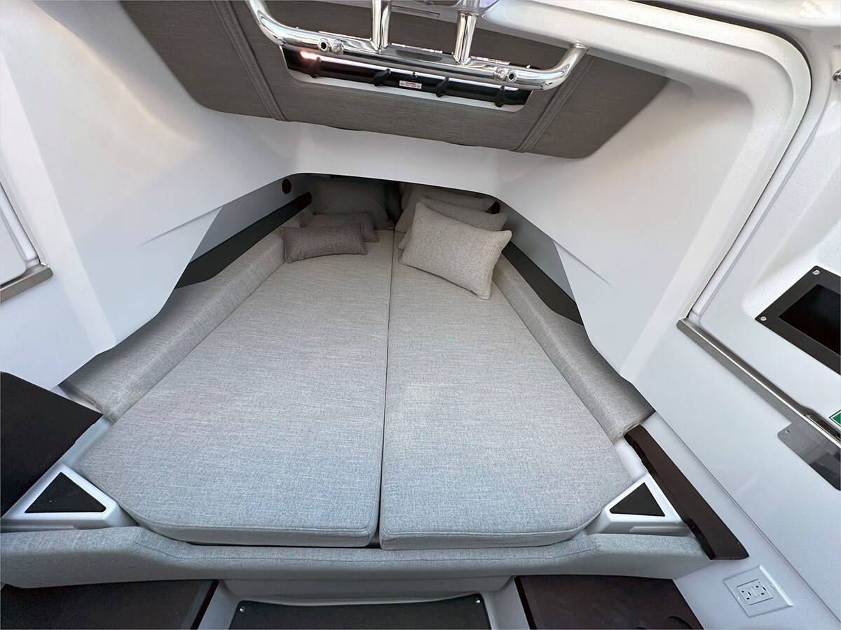 2024-axopar-37-1-54fa4f