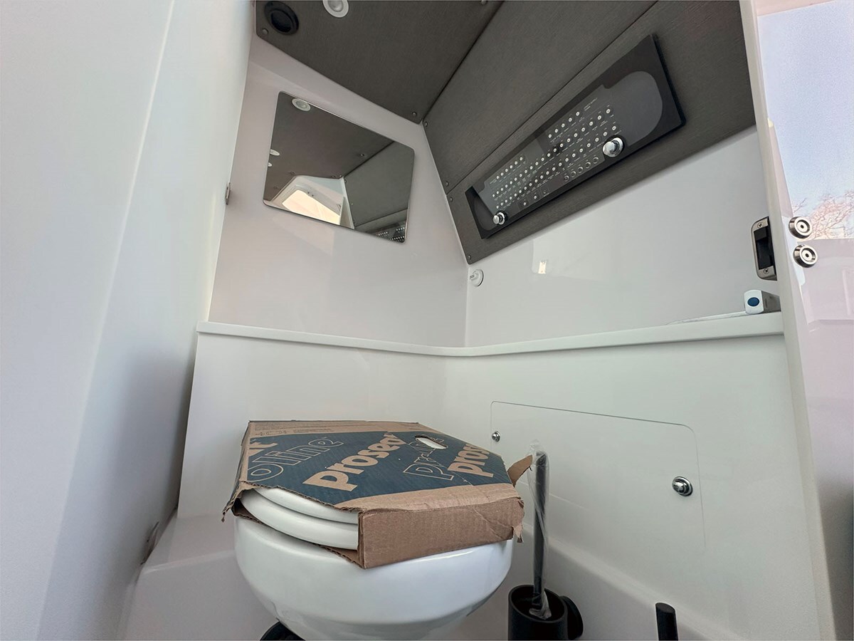 2024-axopar-37-1-54fa4f