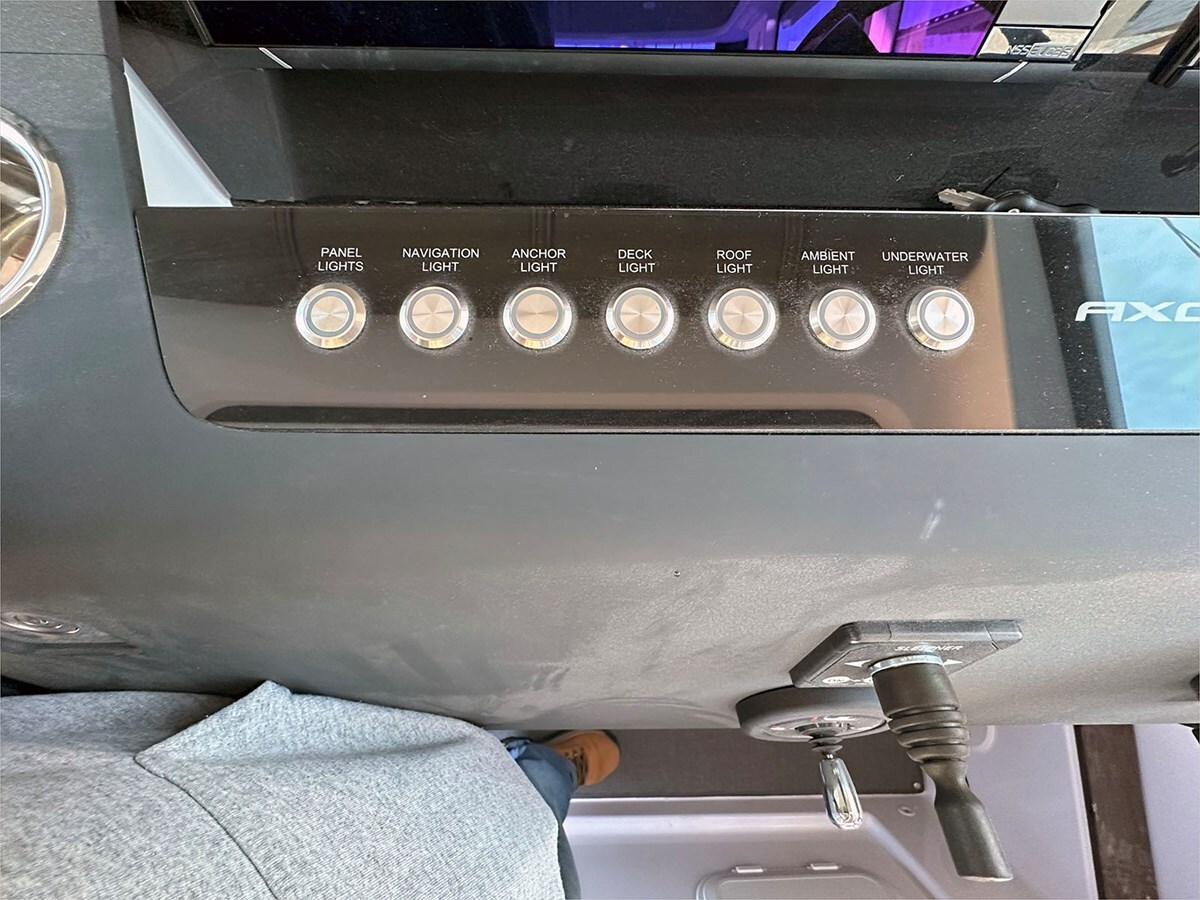 2024-axopar-37-1-54fa4f