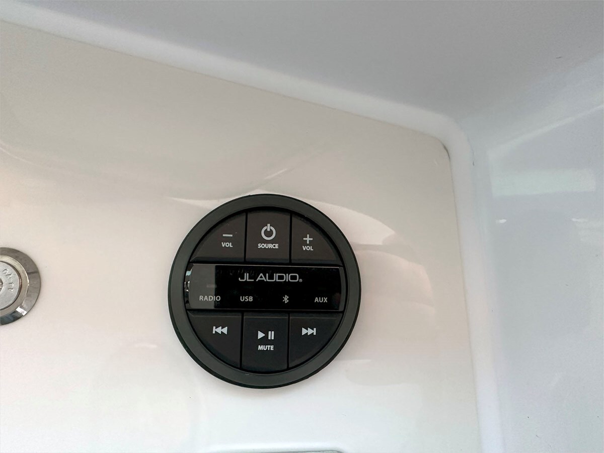 2024-axopar-37-1-54fa4f