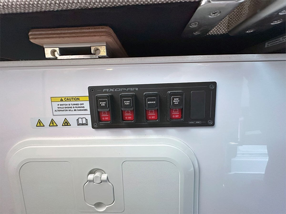 2024-axopar-37-1-54fa4f