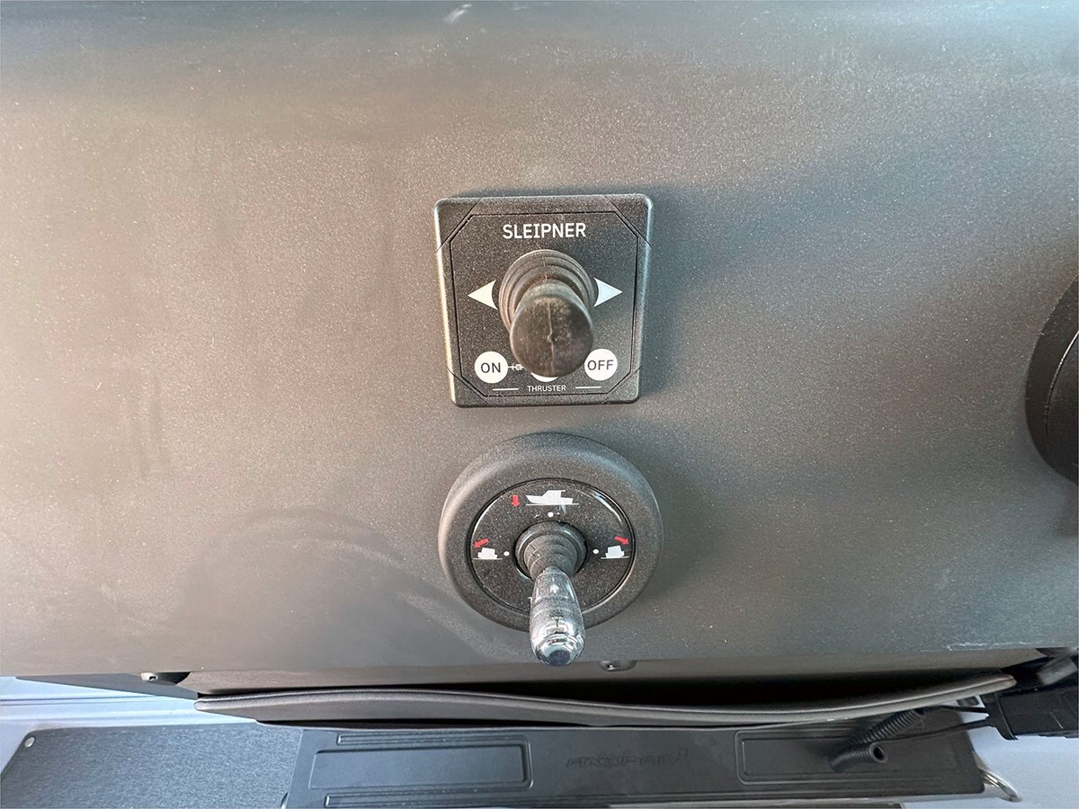 2024-axopar-37-1-54fa4f