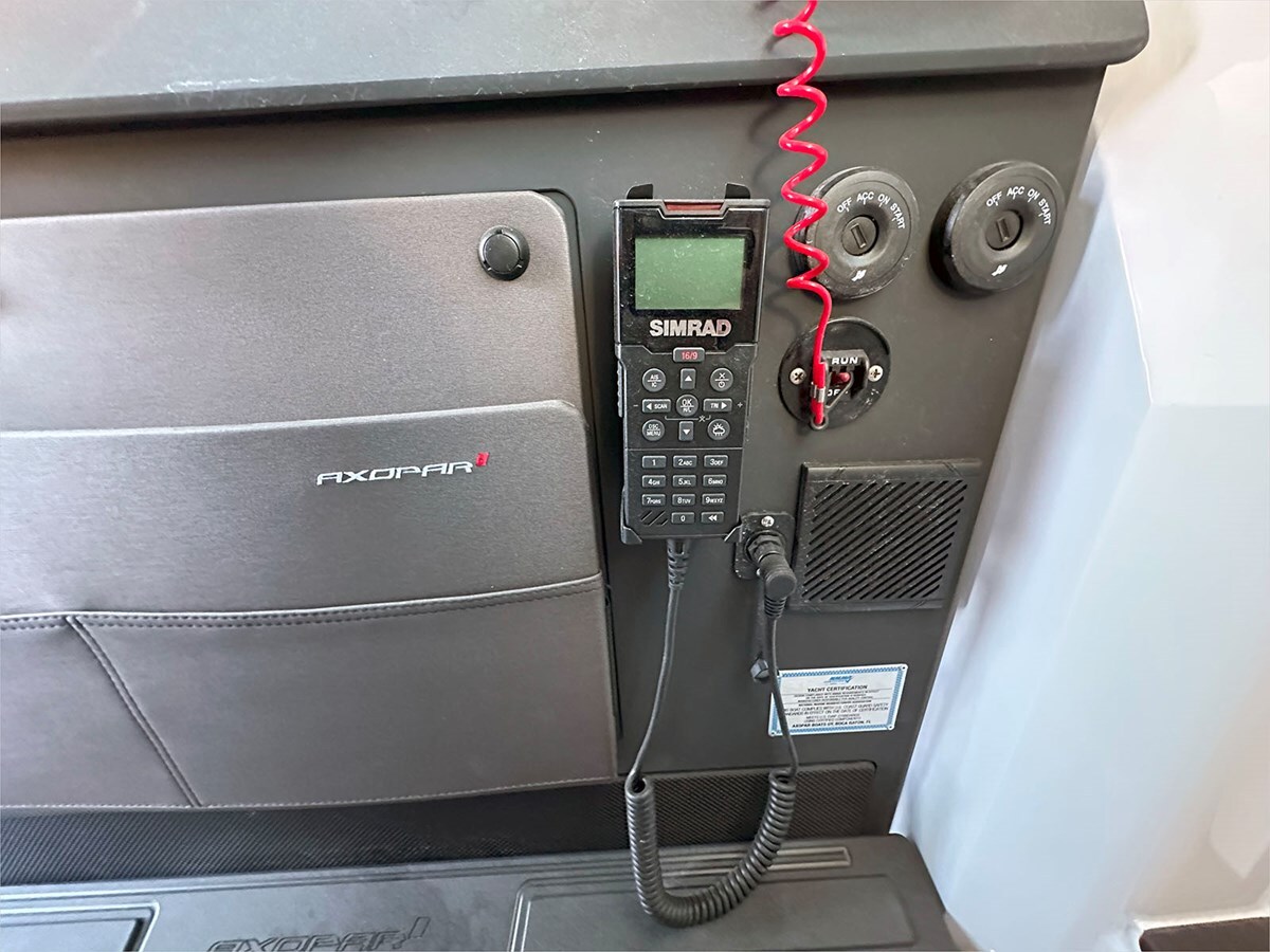 2024-axopar-37-1-54fa4f