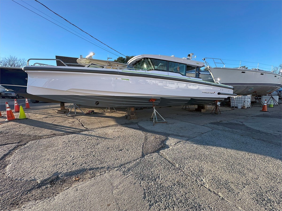 2024-axopar-37-1-54fa4f