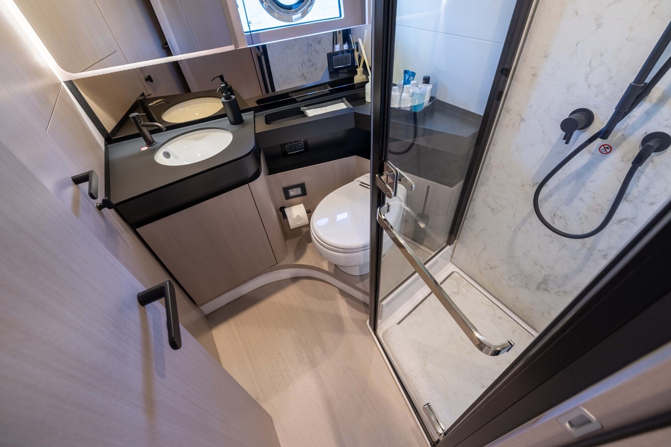 2024-azimut-yachts-71-2-7485f9