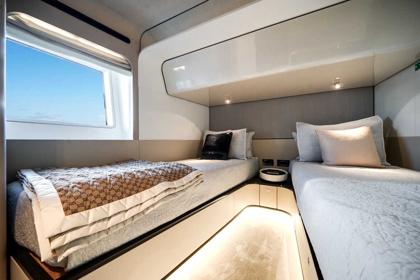 2024-azimut-yachts-87-10-92c32c