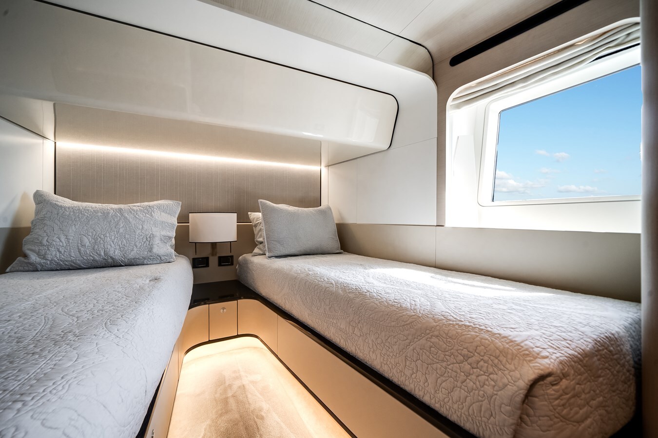 2024-azimut-yachts-87-10-92c32c