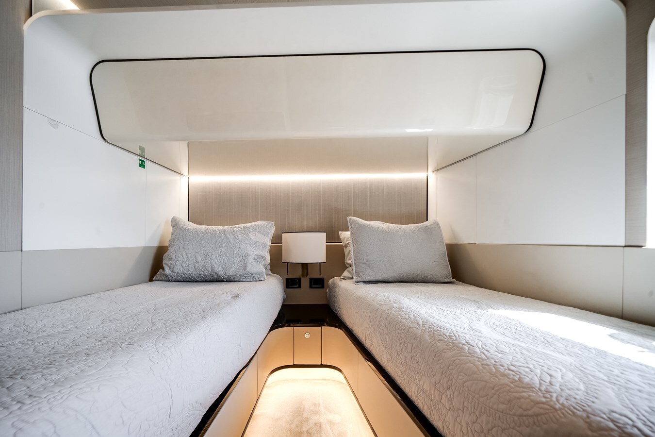 2024-azimut-yachts-87-10-92c32c