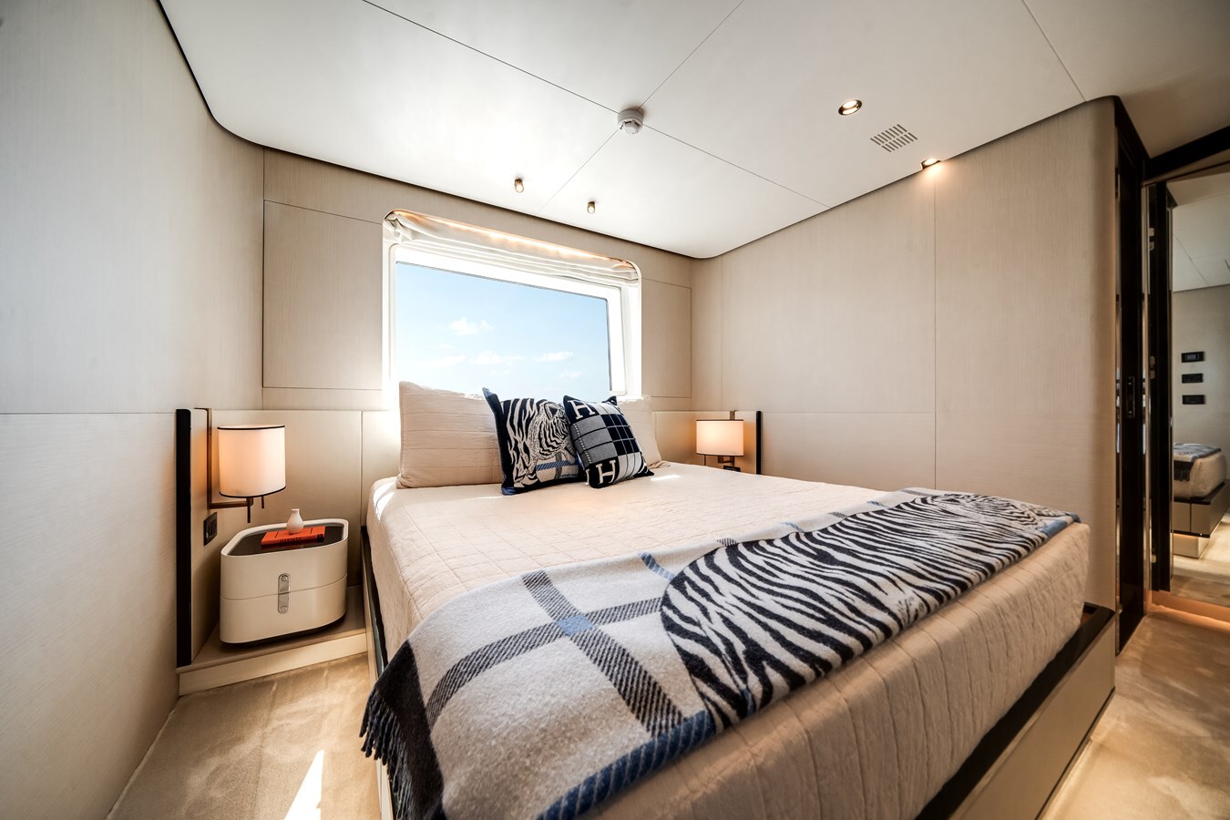 2024-azimut-yachts-87-10-92c32c