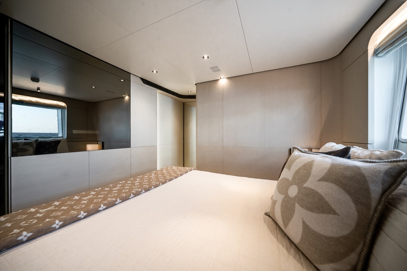 2024-azimut-yachts-87-10-92c32c