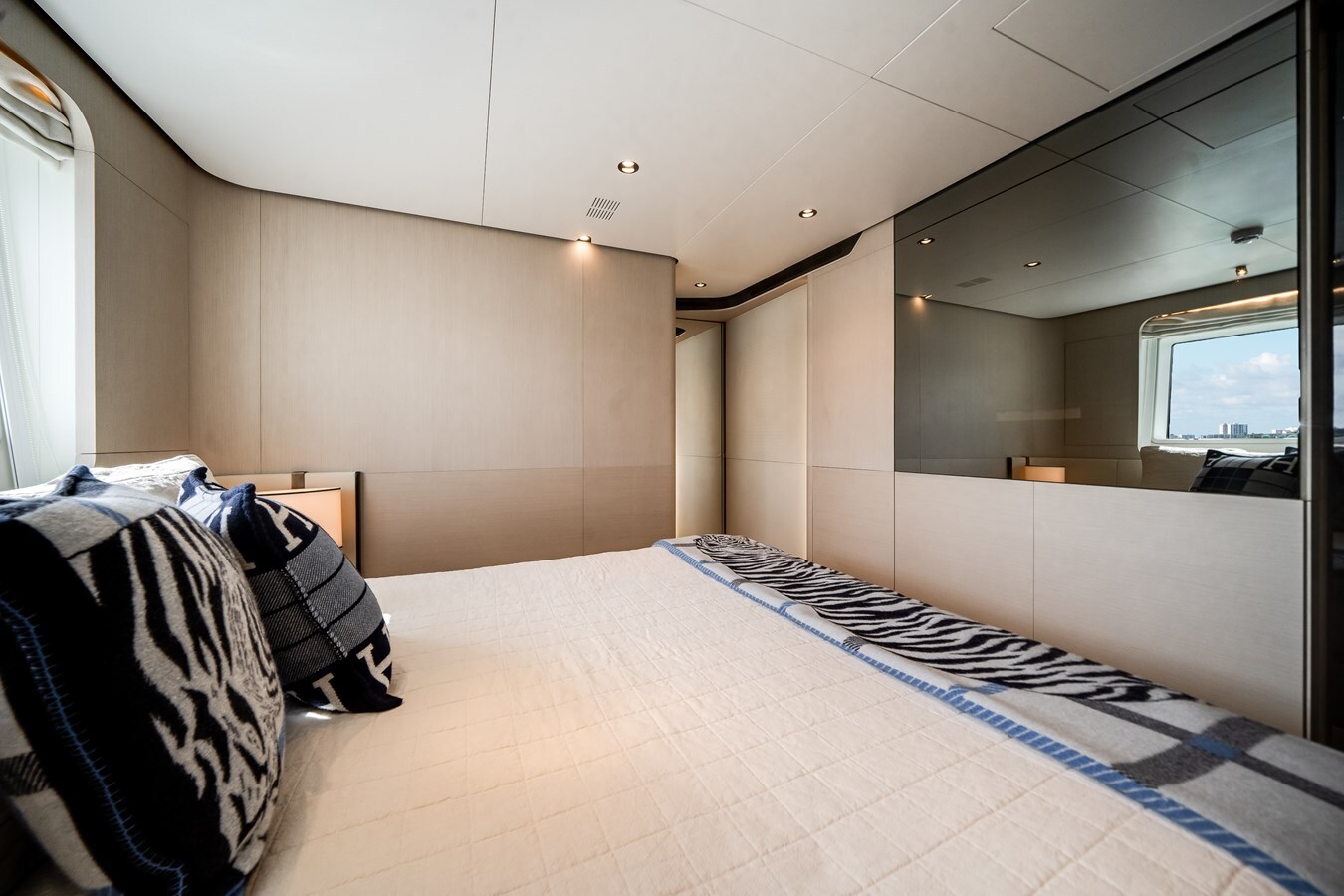 2024-azimut-yachts-87-10-92c32c