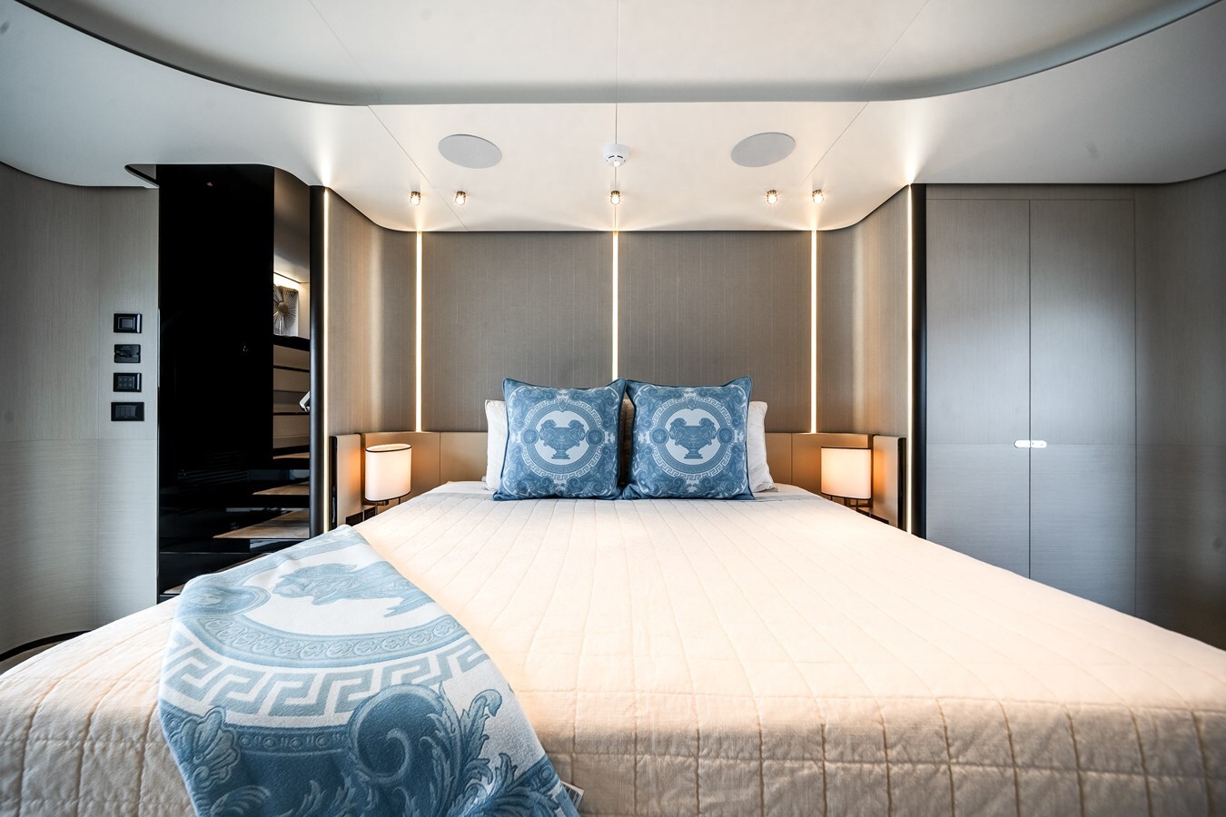 2024-azimut-yachts-87-10-92c32c