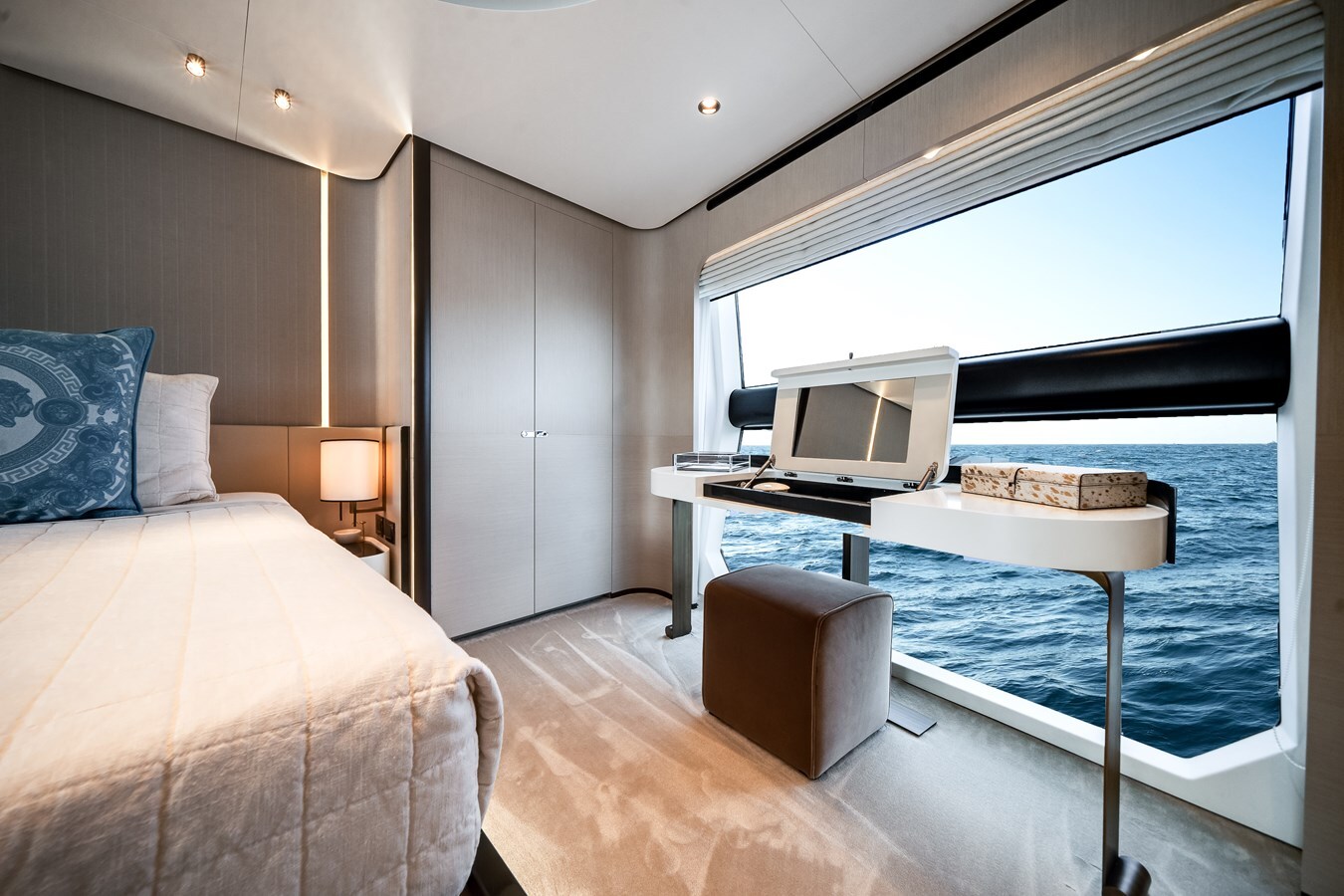 2024-azimut-yachts-87-10-92c32c